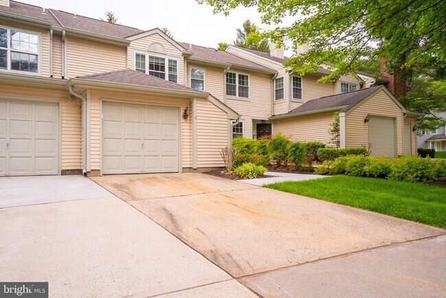 3 Towpath Ct