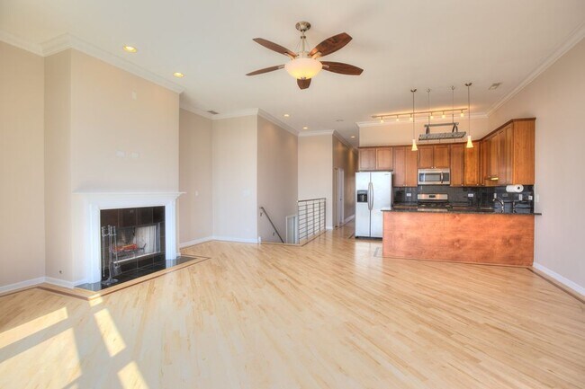 Photo - 3012 W Fullerton Ave Unit 4