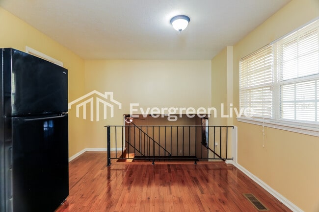 Photo - 4012 St John Ln NW