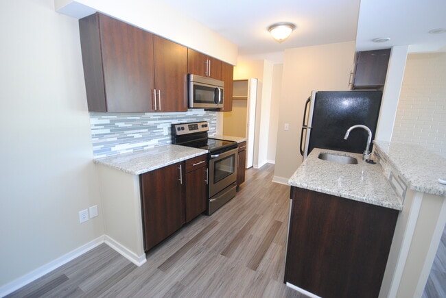 Building Photo - The Sans Souci