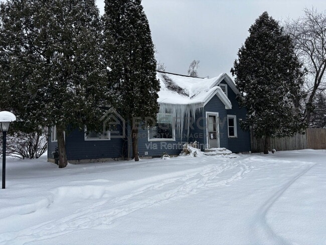 Building Photo - 5053 Grand River Dr NE