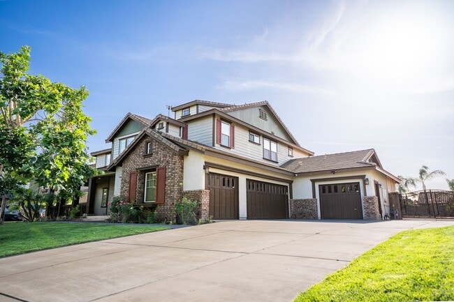 Photo - Exceptional estate Located In the highly desirable College Park Community.