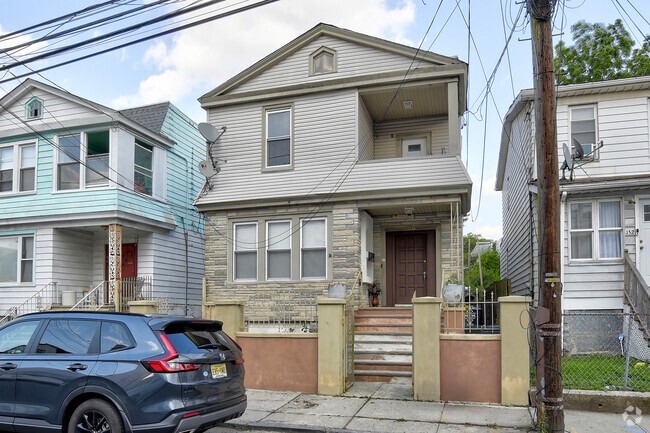 Building Photo - 150 Brookdale Ave Unit 1 Rental