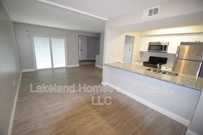 Photo - 945 Castle Way