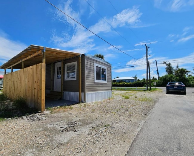 Building Photo - 2581 Oleander St Rental