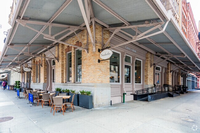 Entrada - Bazzini Bldg