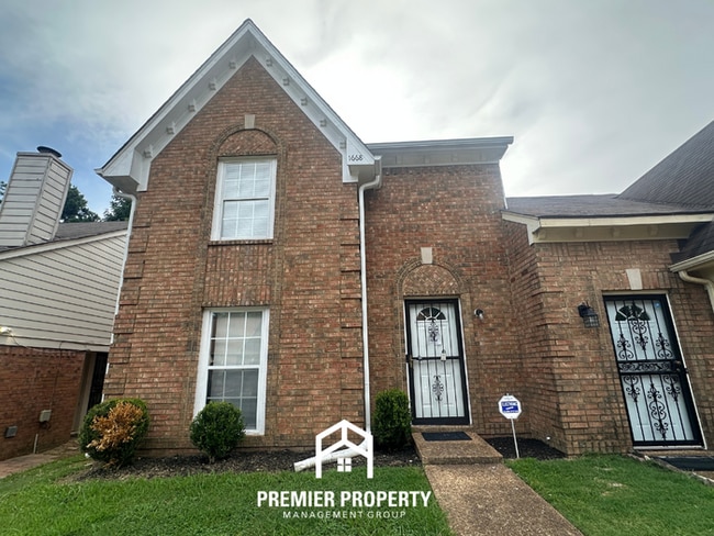 Building Photo - 3BR/3.5BA Cordova Rental with Wood Floors, Fireplace & Fenced Yard