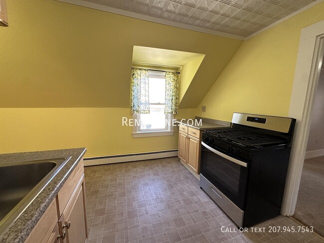 11 Oak St Unit 2