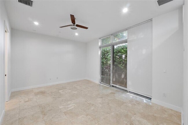 Photo - 3270 NE 15th St