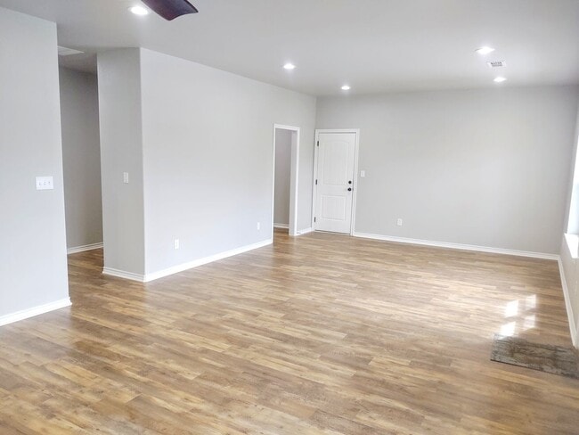 Photo - 105 Kirkland St