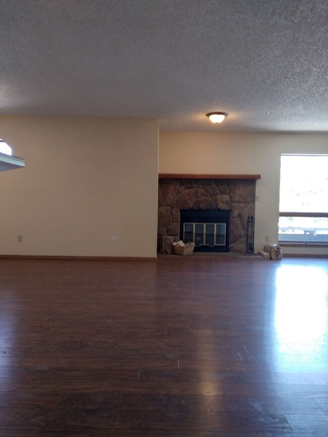 Photo - 3 bed / 2 bath Condo Available