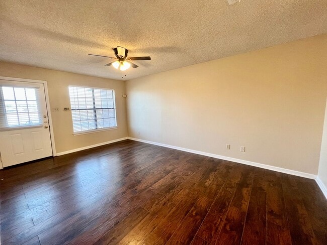 Photo - **MOVE IN SPECIAL!** MUST SEE! Spacious 2 Bedroom 2 Bath Unit! Unit 103
