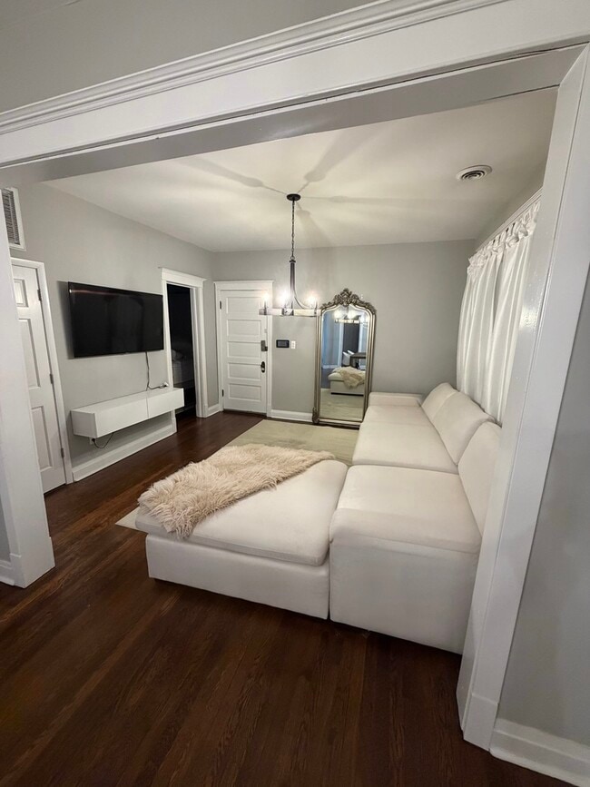 Photo - 3138 W School St Unit 2