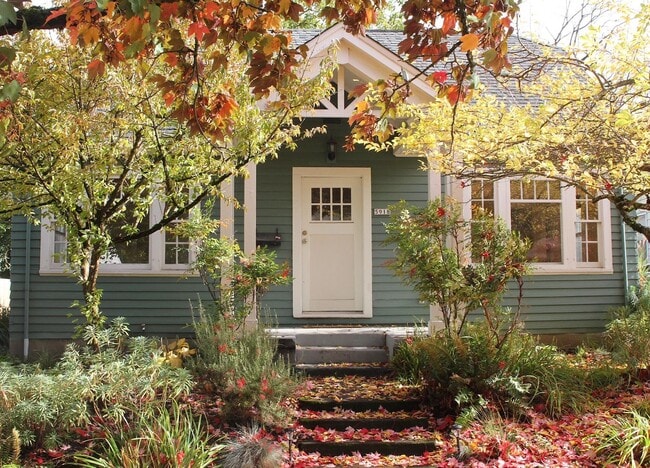 Building Photo - 5918 NE 13th Ave