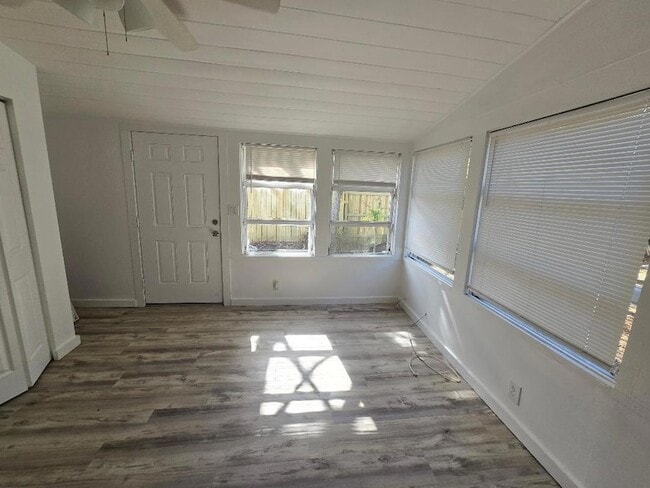 Photo - 301 S 7th St