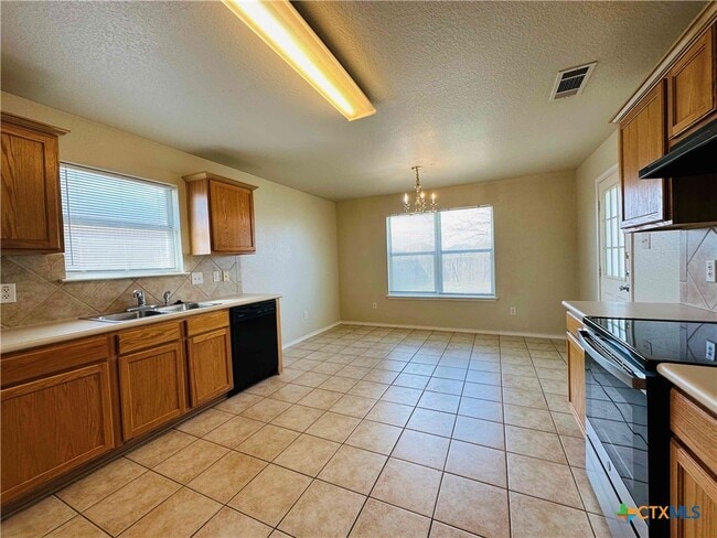 Photo - 1601 Schottische Ln