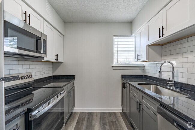 1BR, 1BA - 550SF - Kitchen