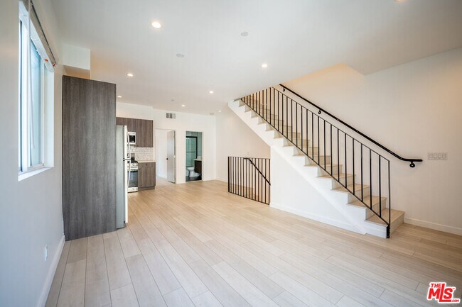 Photo - 246 N Dillon St Unidad 246