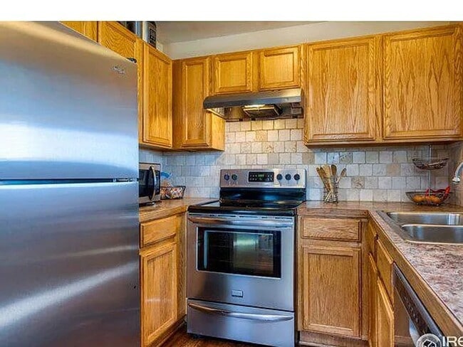 Photo - 4 Bedroom 2 bath split level home - Available in June!