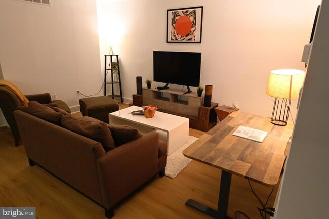 Photo - 1230 Penn St NE Unit 4