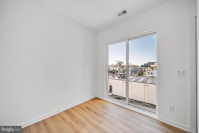 Photo - 710 Kennedy St NW Unit 5