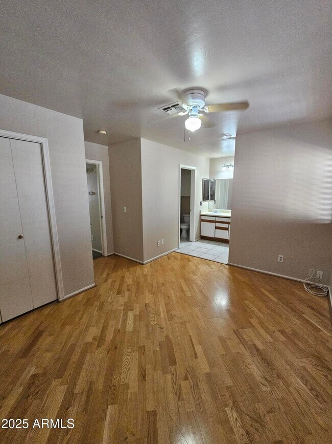 Photo - 2571 W Marconi Ave