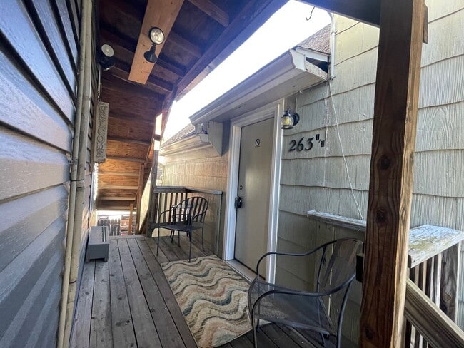 263W - 263W Unit 263.5W - Upstairs