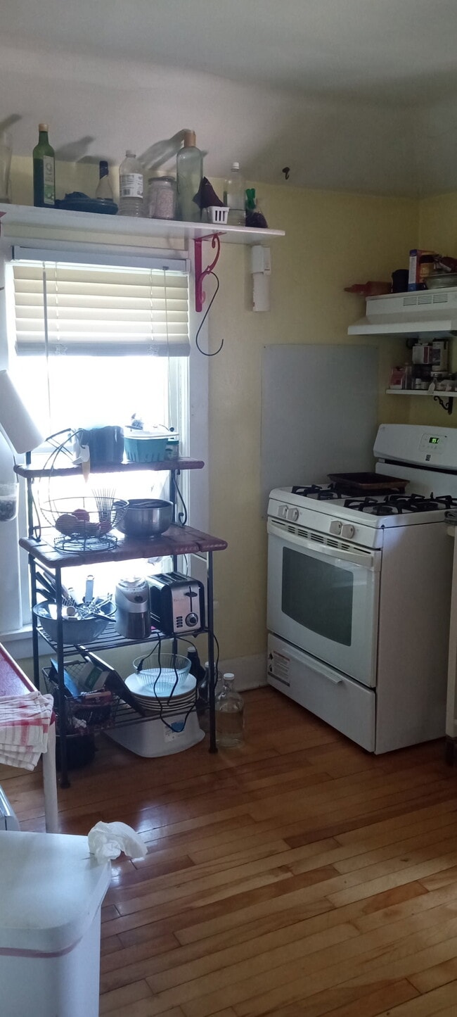 Photo - 2337 E Johnson St