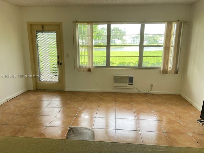 Photo - 8 Fanshaw Dr Unit 8