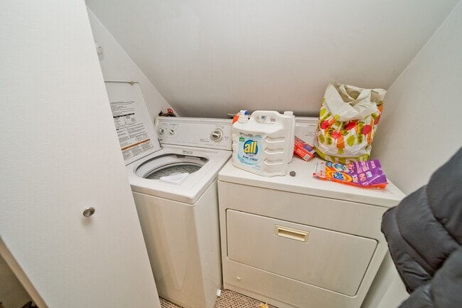 Building Photo - 3814 N Marshfield Ave Unit # 03