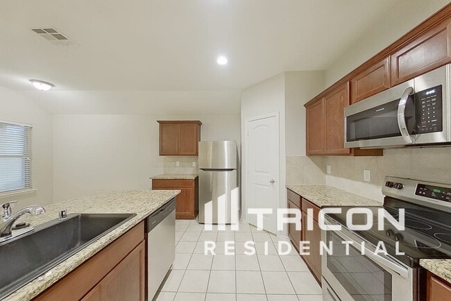 Photo - 1308 Basswood Ln