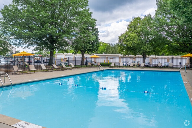 Piscina - Tower In The Park