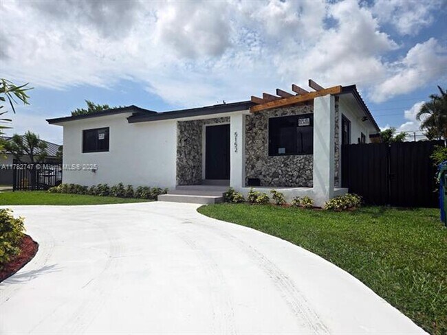 Photo - 5152 SW 6th St