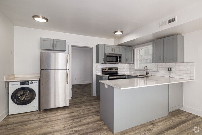 1BR, 1BA - 400SF - Dining Room/Kitchen