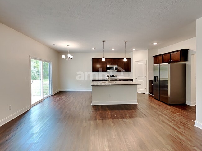 Photo - 1240 Hill Rd N