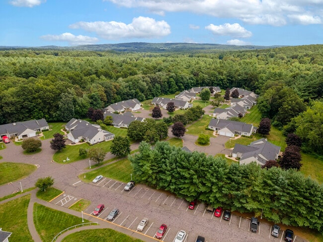 Vista de la propiedad - Southwick Village - 55+ Active Community