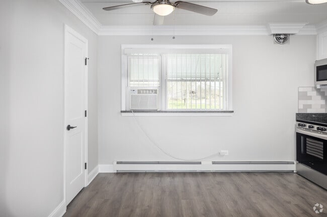 1BR, 1BA - 750SF - Dining Room
