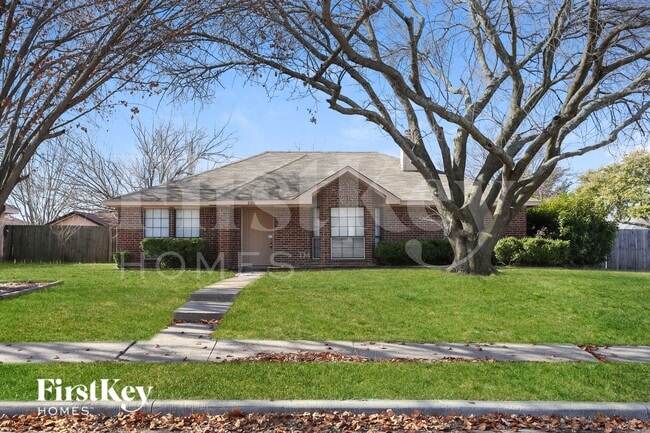Building Photo - 2321 Lakeshore Ln
