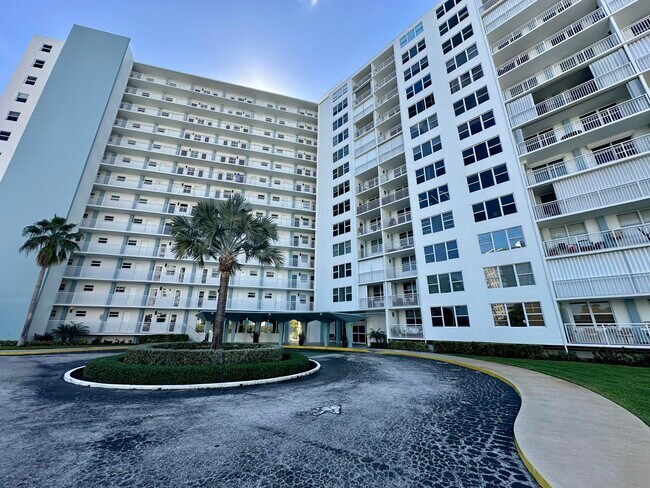 Building Photo - 201 N Ocean Blvd Unit 707