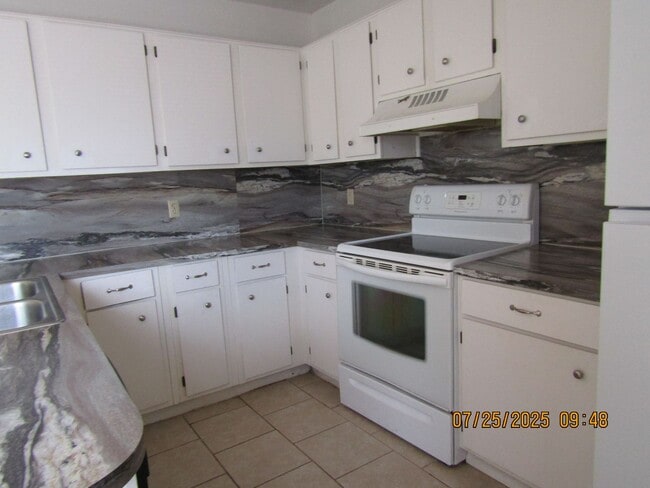 Photo - $100.00 off 1st full month's rent . Very n...