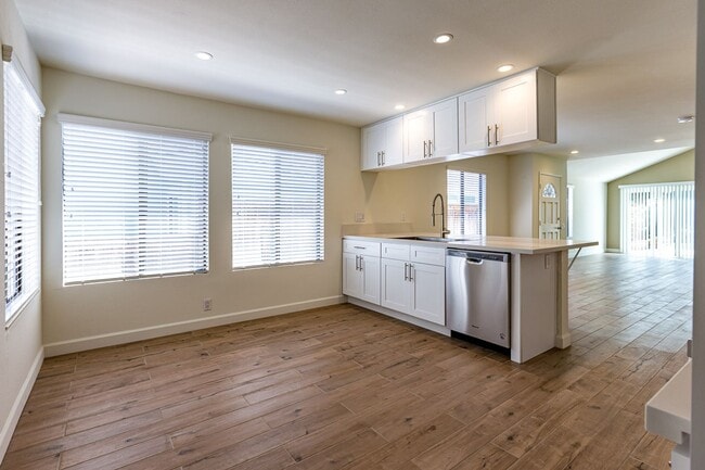 Photo - 2 bedroom home with wonderful location A MILE FROM THE BEACH