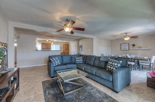 Photo - 8031 E Oak St