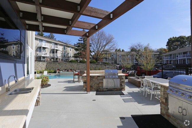 Casa club con piscina - Kendallwood Apartments