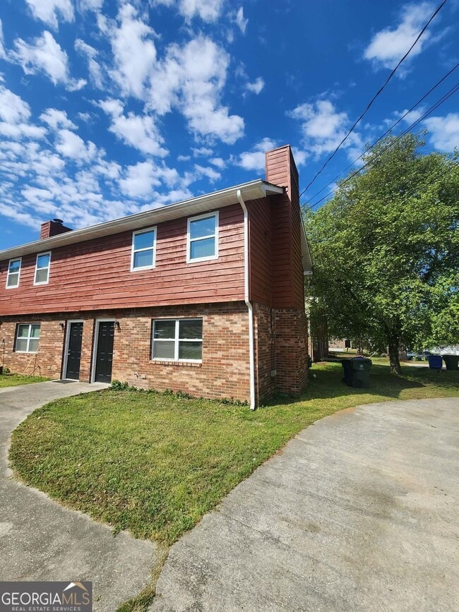 Building Photo - 1653 Pinedale Cir NW