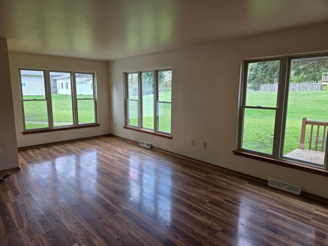 Photo - 732 Poplar Path