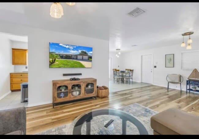 Photo - 8199 115th St N