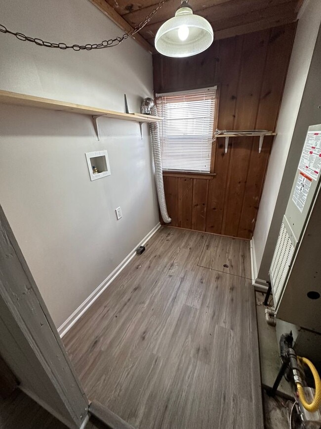 Photo - $950 - Accepting SECTION 8/ Housing Vouche...