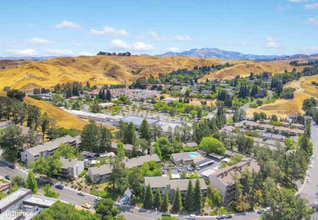 Photo - 3 br, 2 bath Condo - 2083 Ascot Drive 133