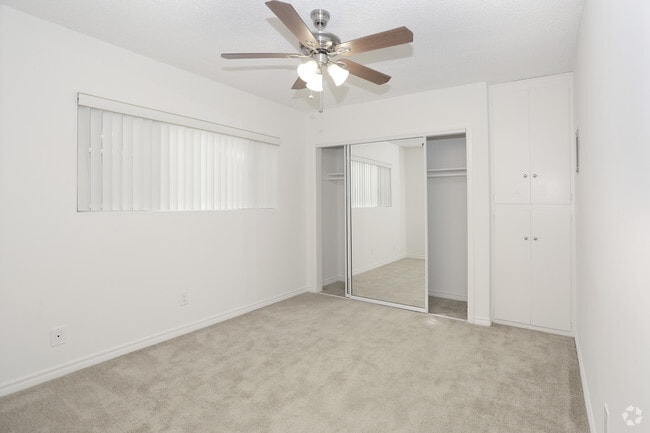 1BR, 1BA - 650 SF - Stratford Apartments