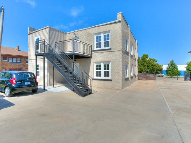 Photo - 2409 N Robinson Ave Unit B